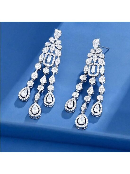 REVOLVE Jewelry - Crystal drop Earrings Q579